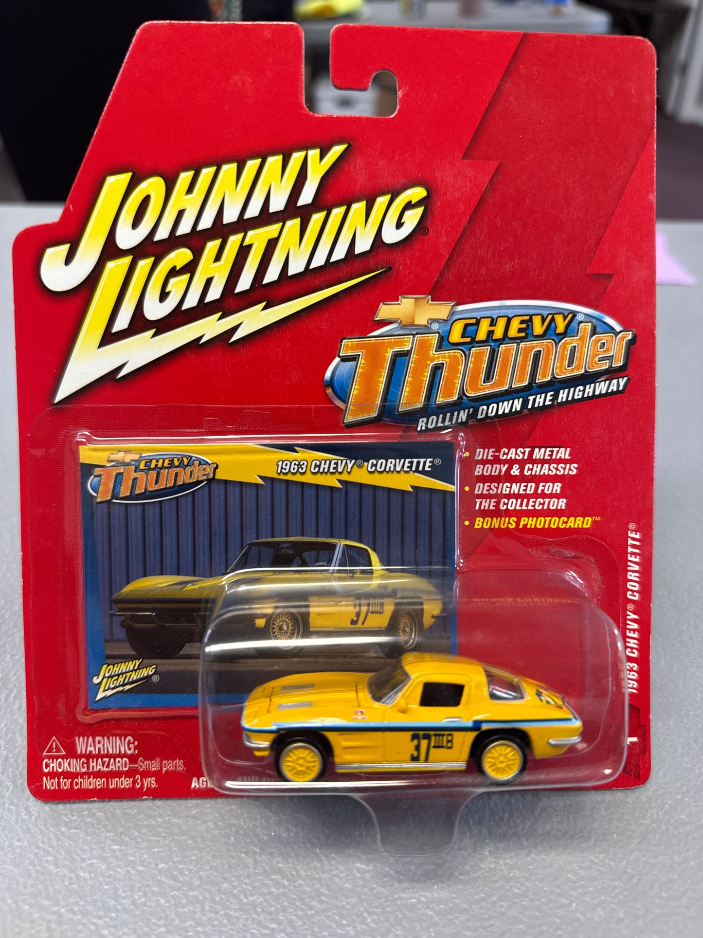 Johnny Lightning Chevy Thunder 1963 Chevy Corvette
