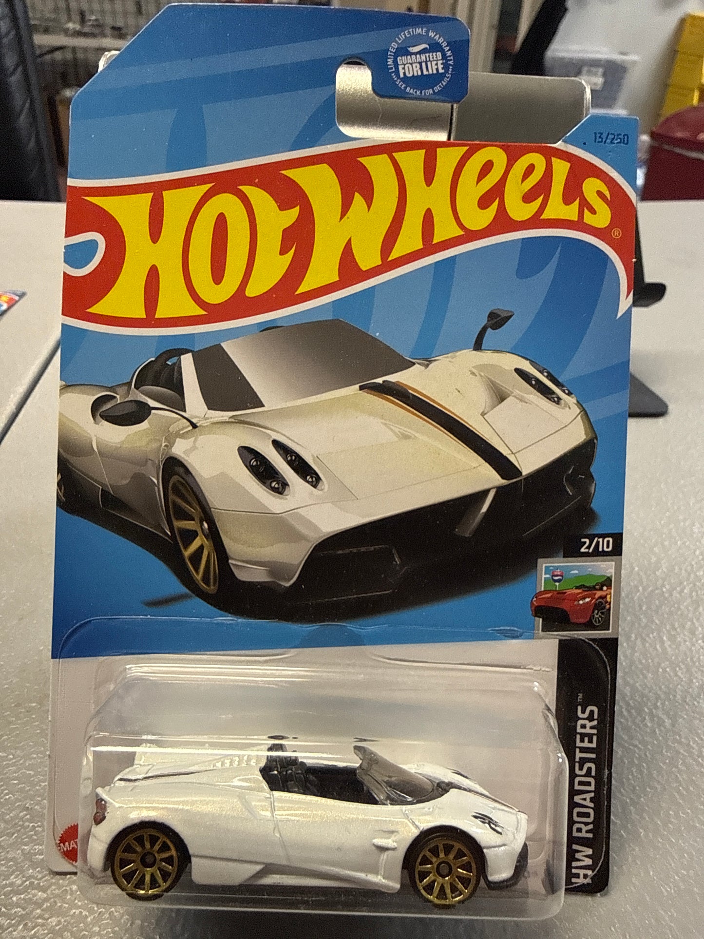 Hot Wheels ‘17 Pagani Huayra Roadster