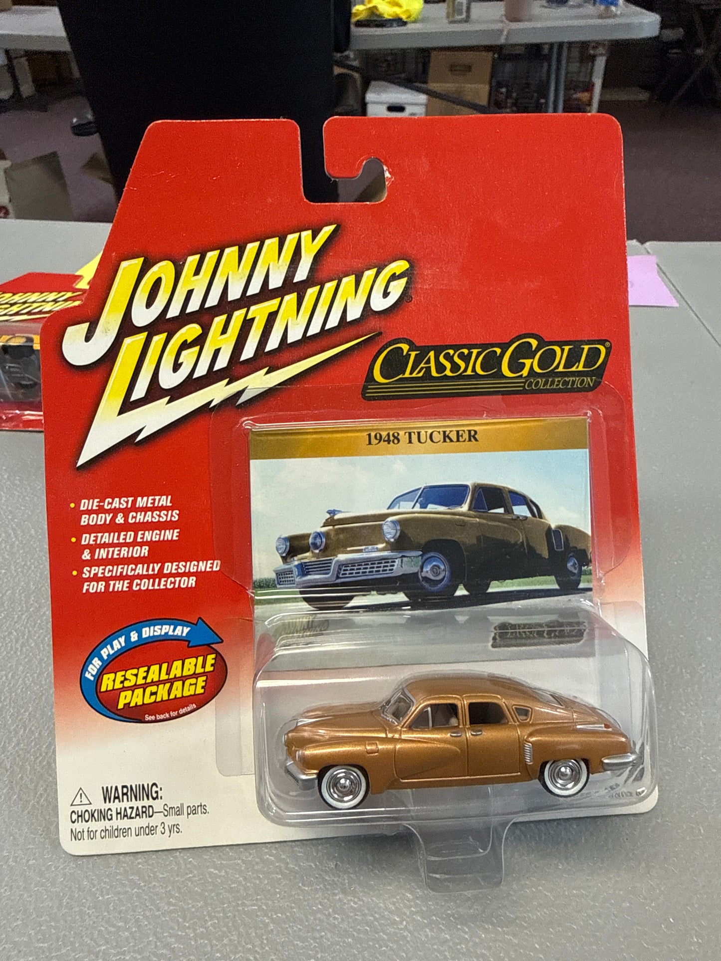 Johnny Lightning Classic Gold 1948 Tucker