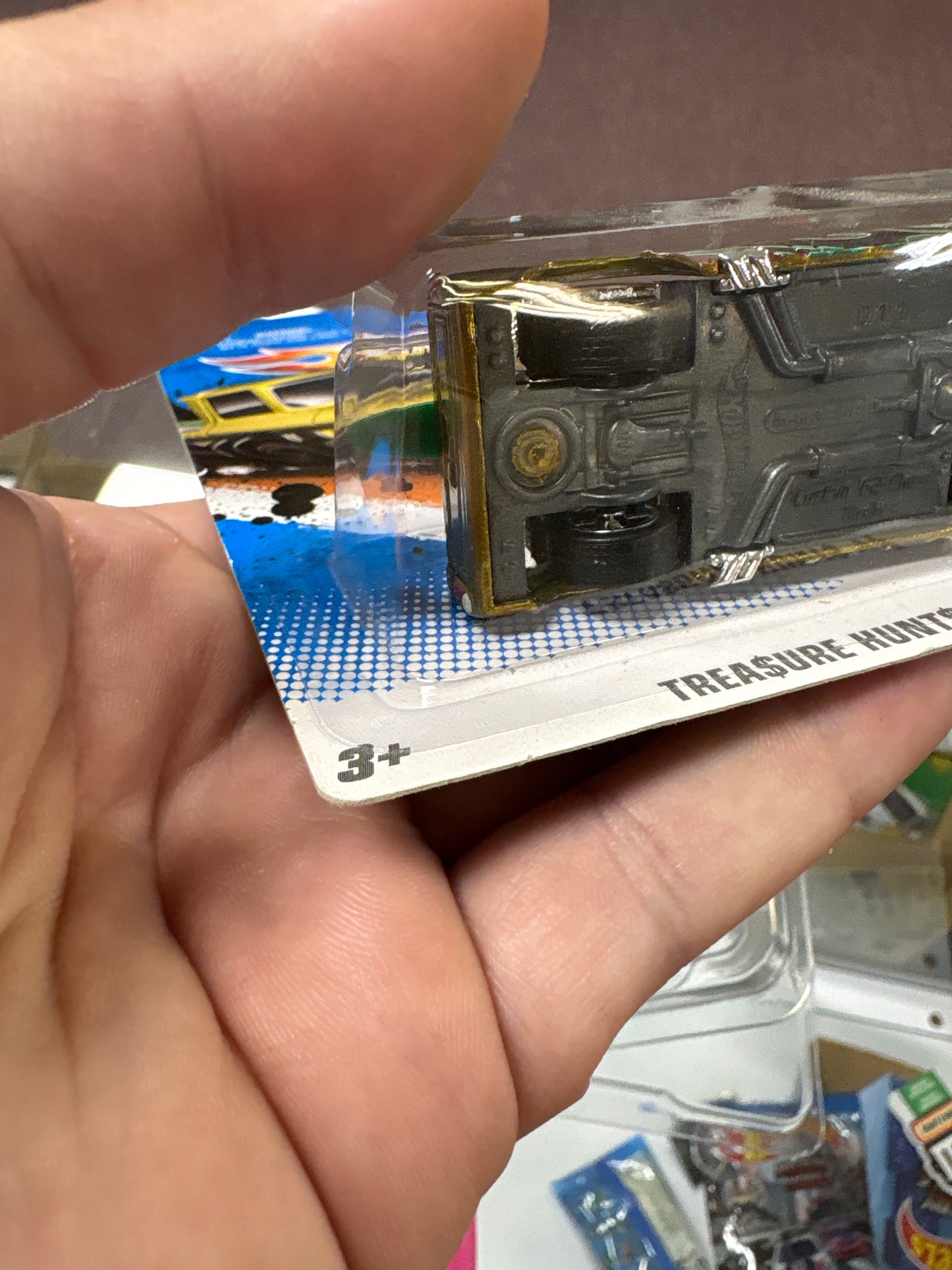 HOT WHEELS CUSTOM '62 CHEVY GOLD PICK UP TRUCK SUPER TREASURE HUNT '11