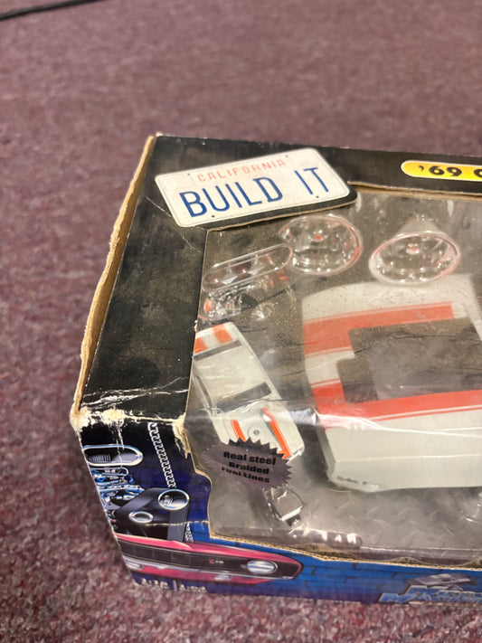 DAMAGED BOX Muscle Machine 1/18 Build iIt 69 Camaro