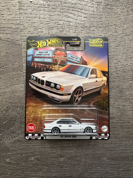 Hot Wheels 2025 Premium Boulevard #118 - '91 BMW M5