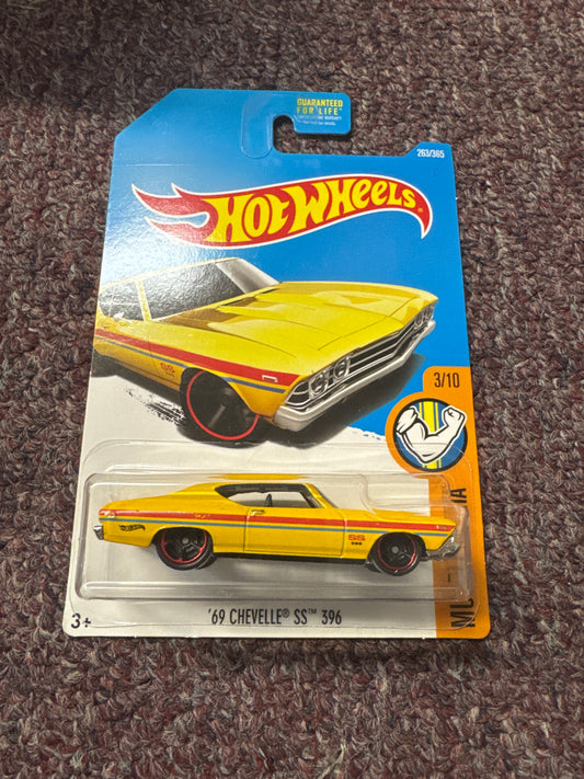 2017 Hot Wheels #263 Muscle Mania 3/10 '69 CHEVELLE SS 396 Yellow w/Black