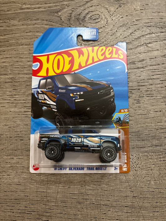Hot Wheels 19 Chevy Silverado Trail boss Lt
