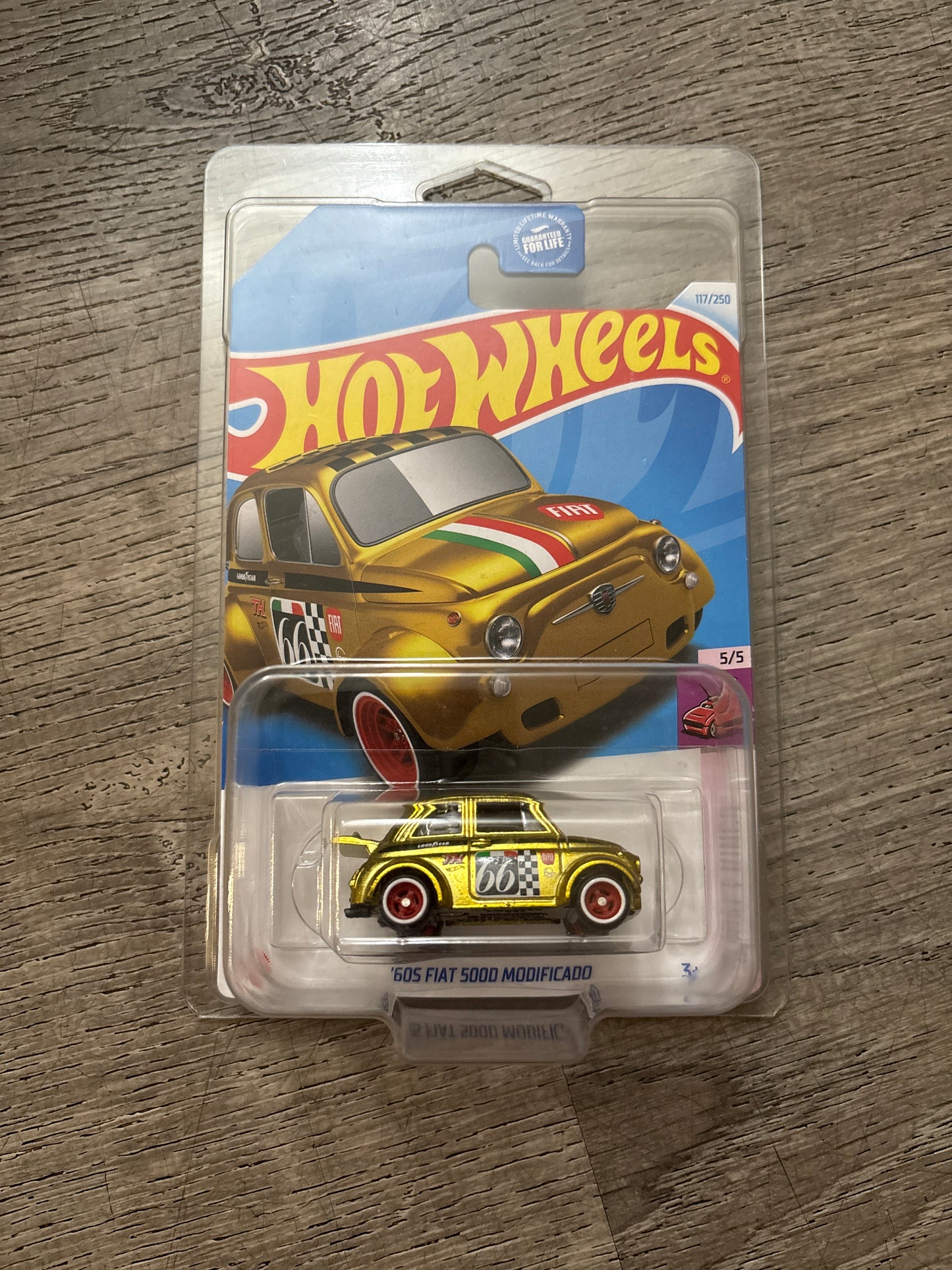 HOTWHEELS  SUPER TREASURE HUNT '60S FIAT 500D MODIFICADO