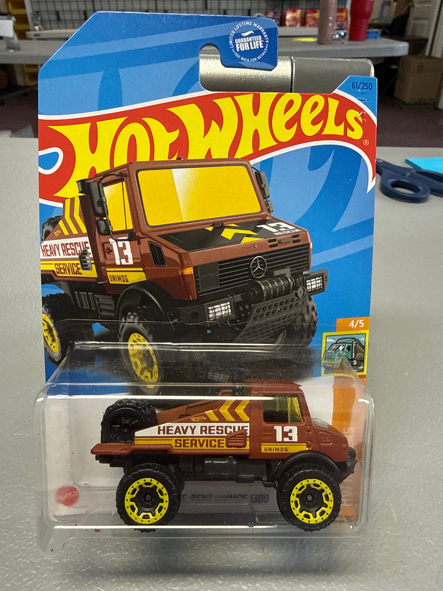 Hot Wheels Mercedes-Benz Unimog 1300