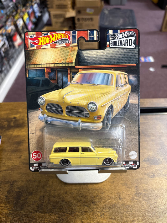 Hot Wheels Boulevard Volvo P220 Amazon Estate