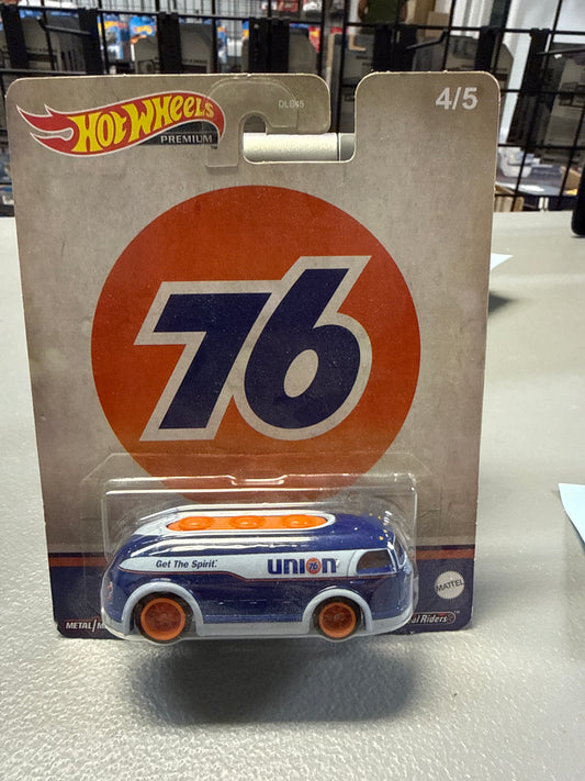 Hot Wheel 76 Haulin’ Gas