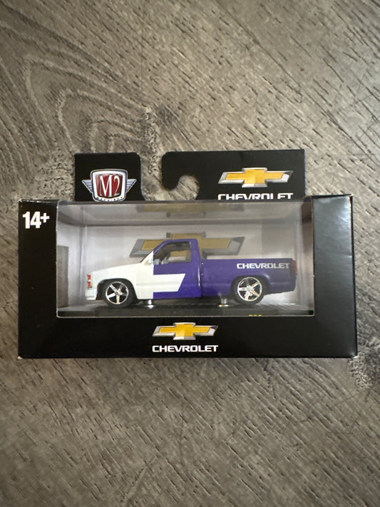 2023 M2 Machines "Chevrolet" 1990 CHEVROLET C1500 SILVERADO PU #R80