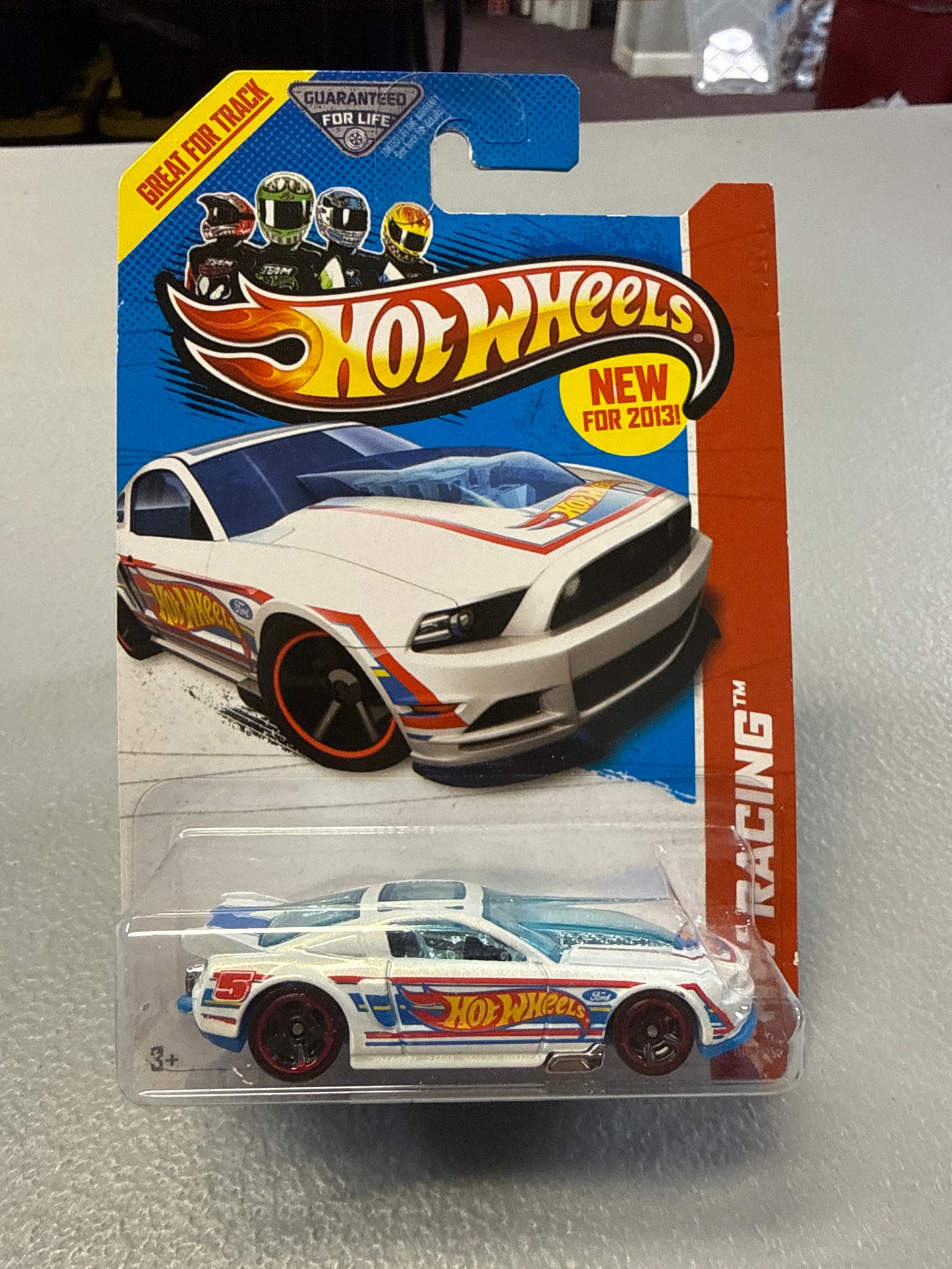 Hot Wheels ‘13 Ford Mustang