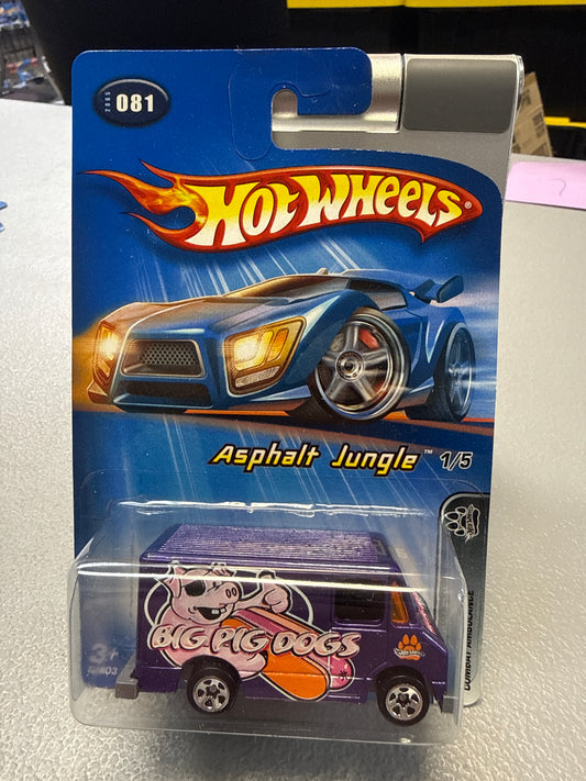 Hot Wheels Asphalt Jungle Combat Ambulance