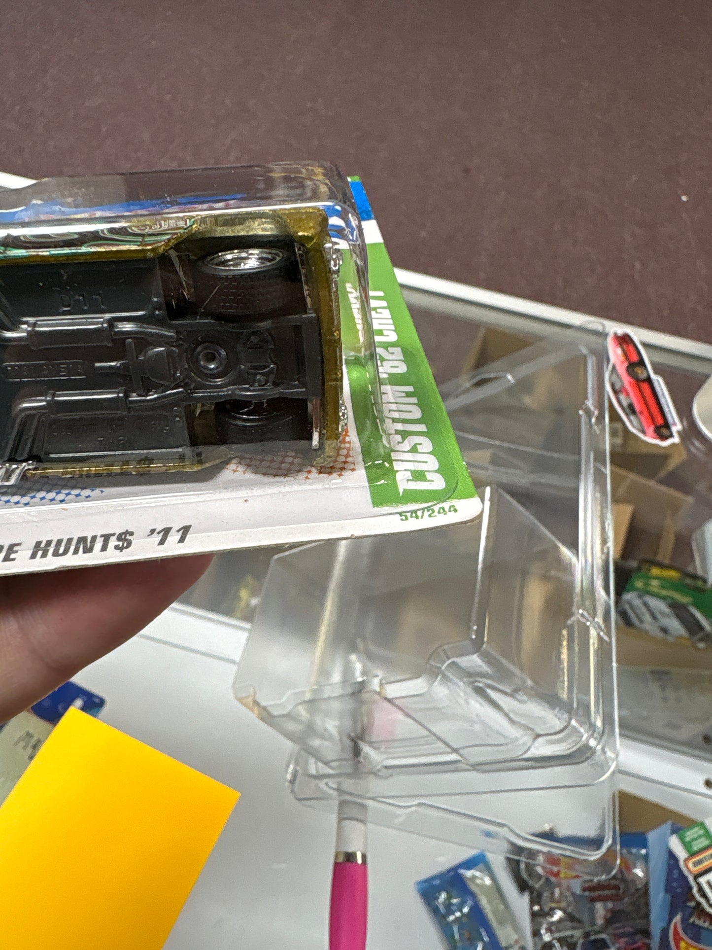HOT WHEELS CUSTOM '62 CHEVY GOLD PICK UP TRUCK SUPER TREASURE HUNT '11