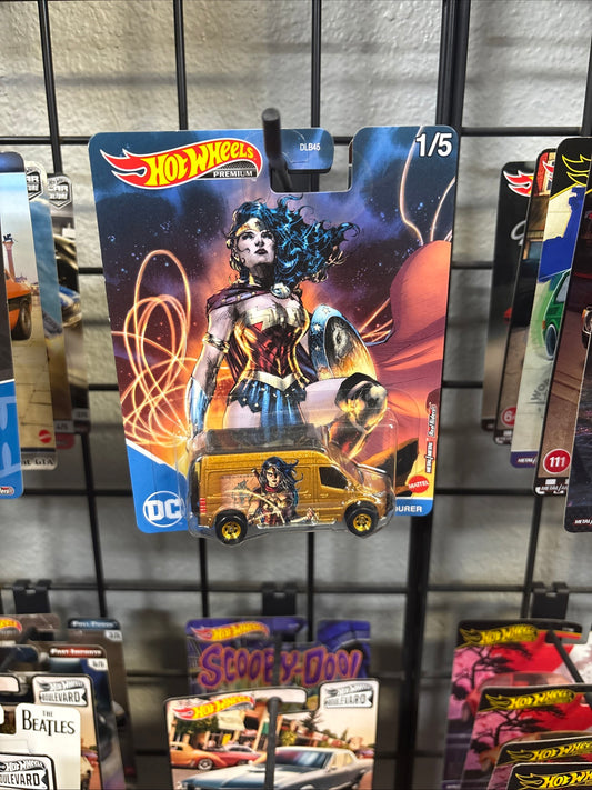 2022 HOT WHEELS POP CULTURE 1/5 DC COMICS MERCEDES BENZ SPRINTER TOURER 