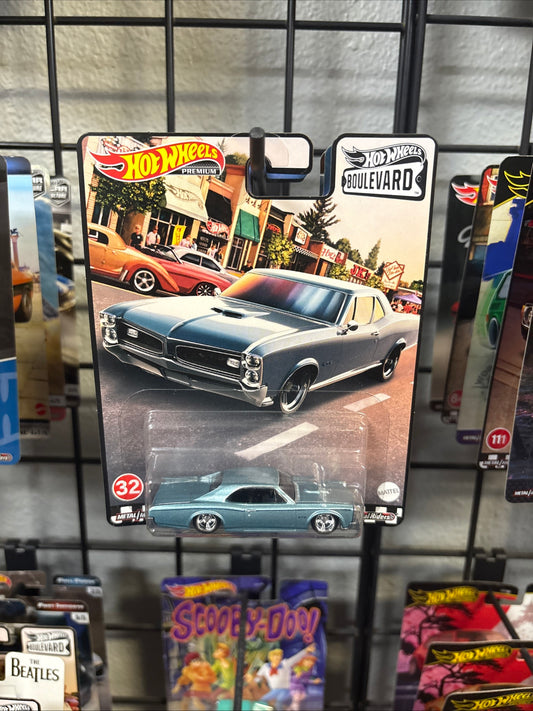 Hot Wheels Premium Boulevard '66 Pontiac GTO #32