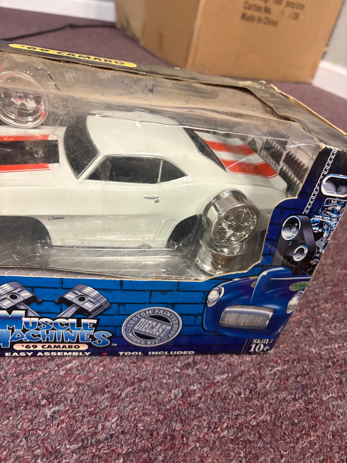 DAMAGED BOX Muscle Machine 1/18 Build iIt 69 Camaro